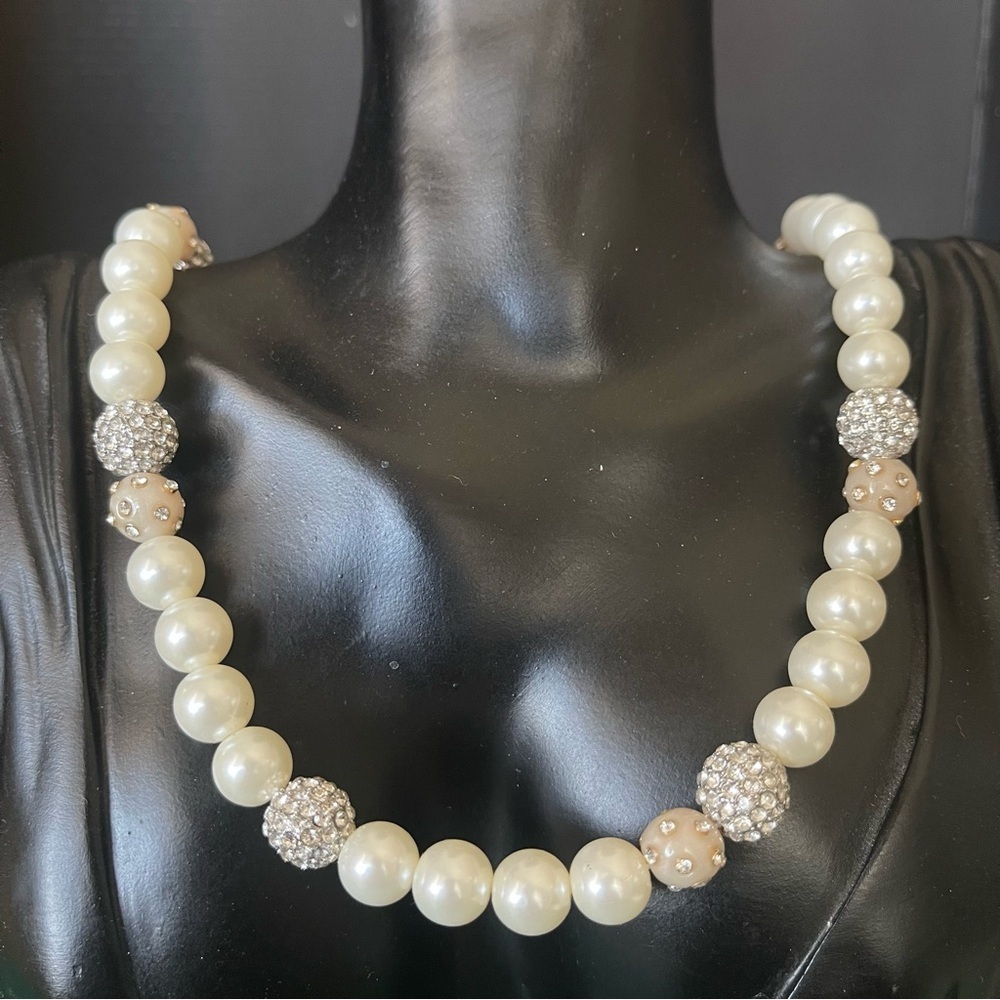 Ann Taylor Faux Pearl Brand New With Tag Long Statement Necklace 30 Inch